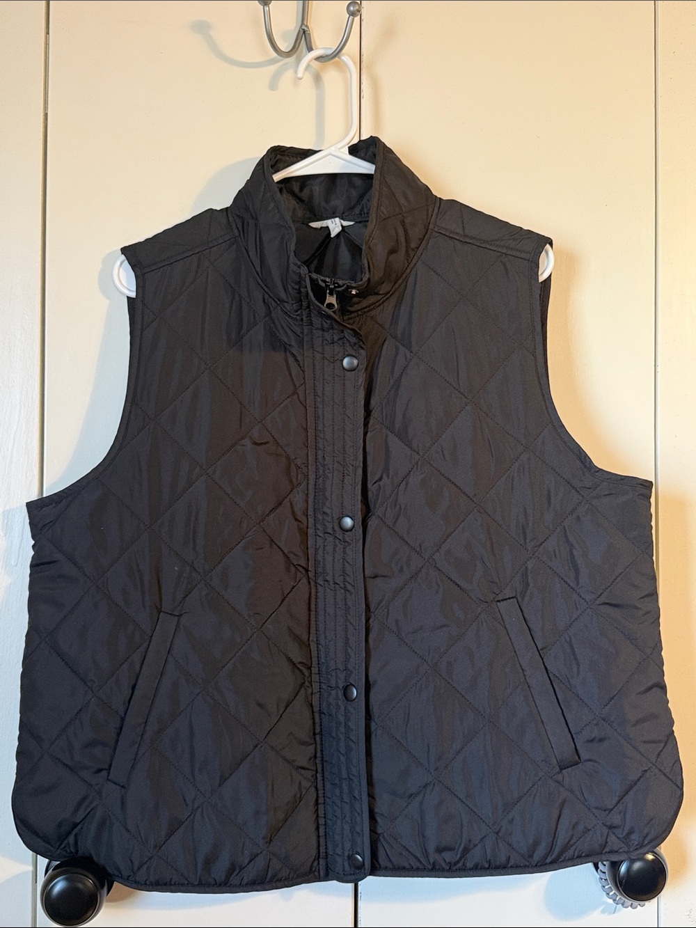Women’s Quilted Black Vest Jacket - Classic Sleeveless Coat